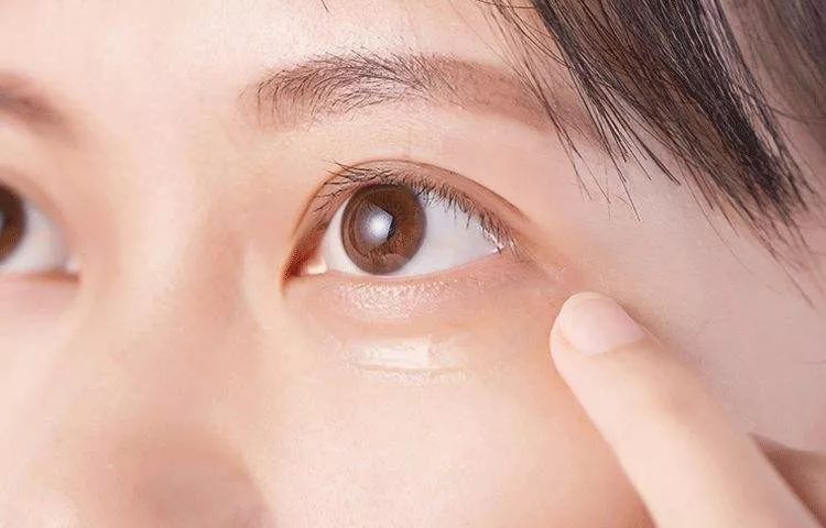 4成抗衰老眼霜抗衰老功效并不显著,同样功效的眼霜价格竟相差7倍?小鱼抗衰老眼霜绿鱼榜单为你揭晓