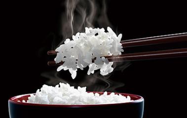 蒸米饭总是不香怎么办？那是你不知道这4招！米饭粒粒香