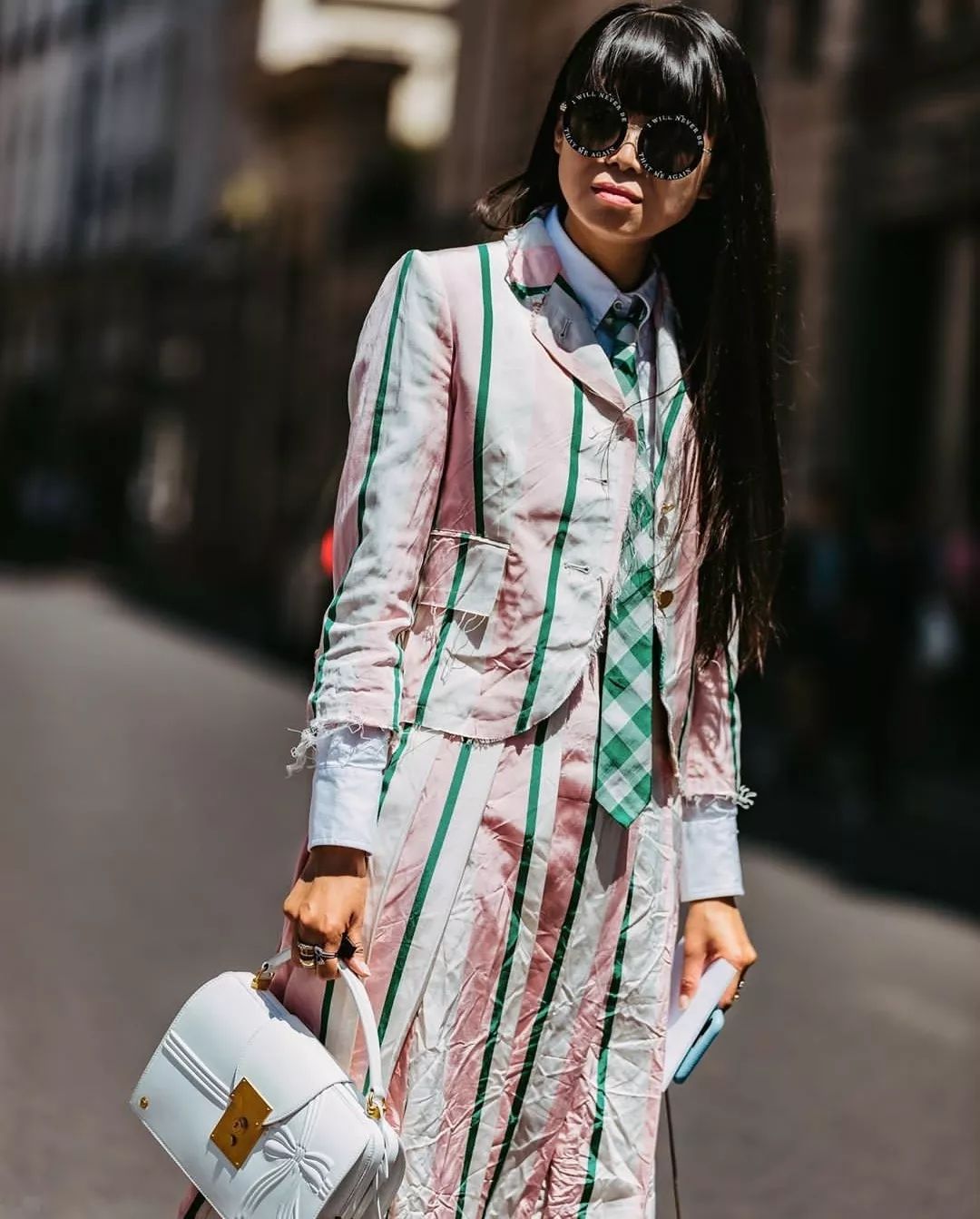 雎晓雯周冬雨吹泡泡,雎晓雯吹泡泡周冬雨