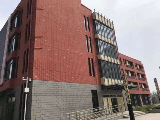 河南大学附属学校正式揭牌郑东新区再添优质教育资源