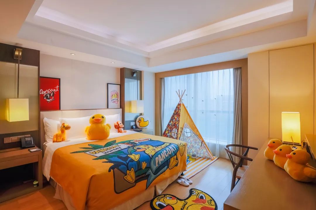 快看！我在小黄鸭帐篷里看到了星空