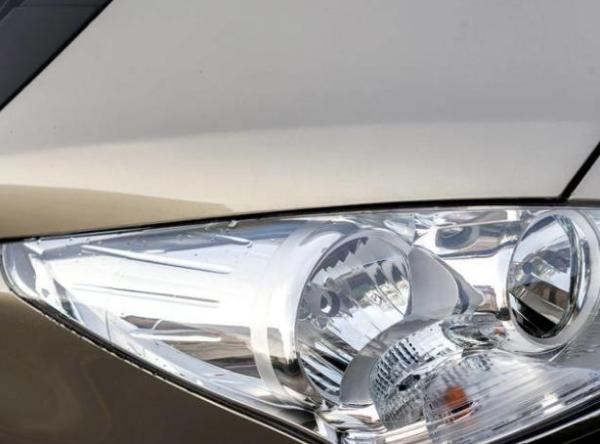 汽车大灯发黄靠谱的做法,汽车大灯发黄怎样才能变亮