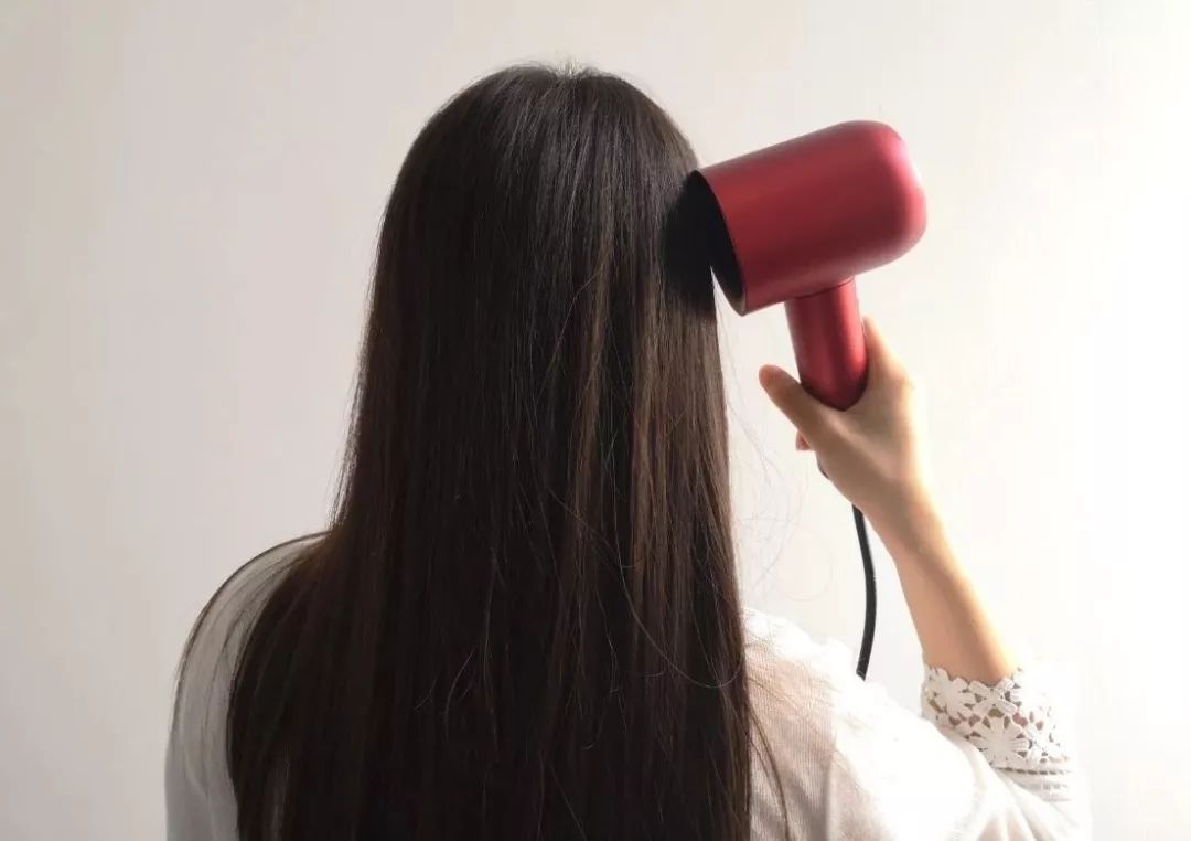 戴森顺滑直发,戴森适合吹毛躁发质吗