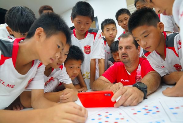 掀翻豪门！打遍华东无敌手！嘉定出了一家埋头青训6年的足球俱乐部