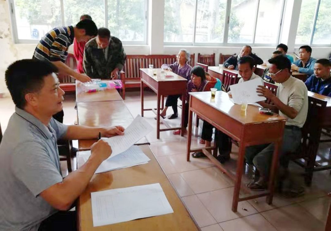 脱贫攻坚一个都不能少宣传片,脱贫路上一个都不能少原话