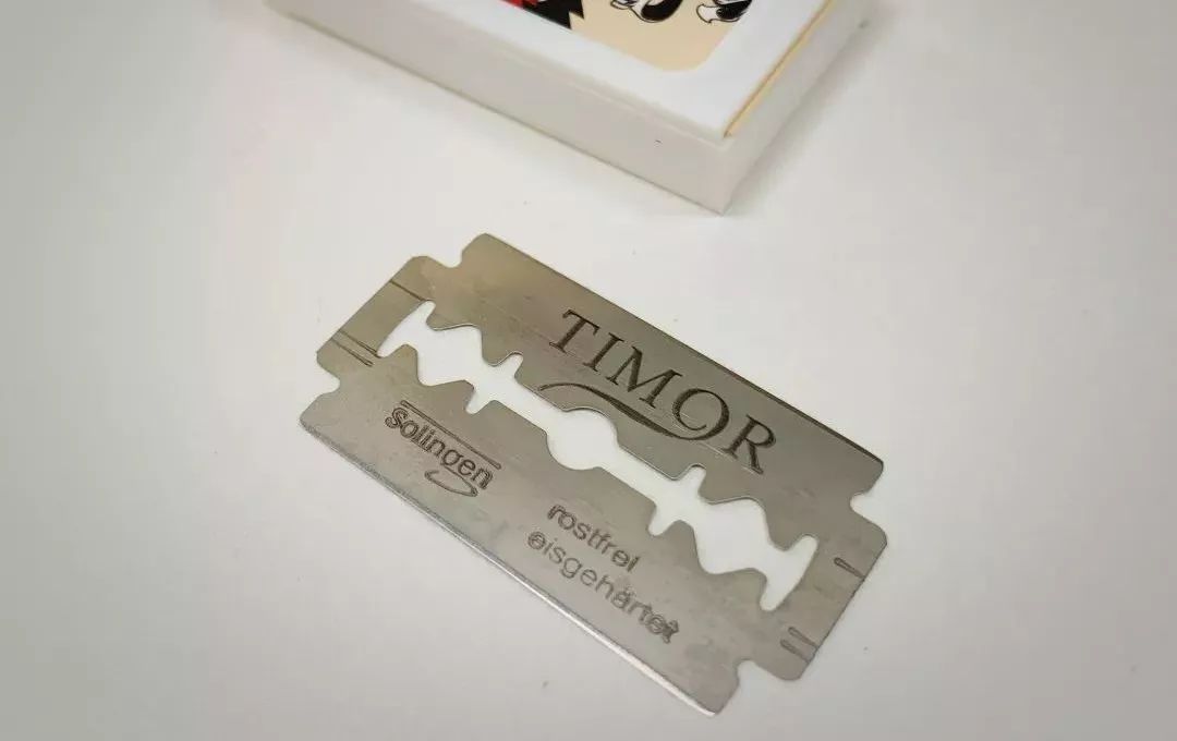 手动剃须刀怀旧复古风,男士用手动剃须刀的魅力展现