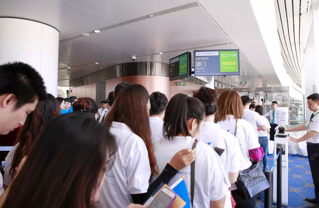 厦航大兴号首次亮相大兴机场,厦航大兴机场试飞飞机涂装