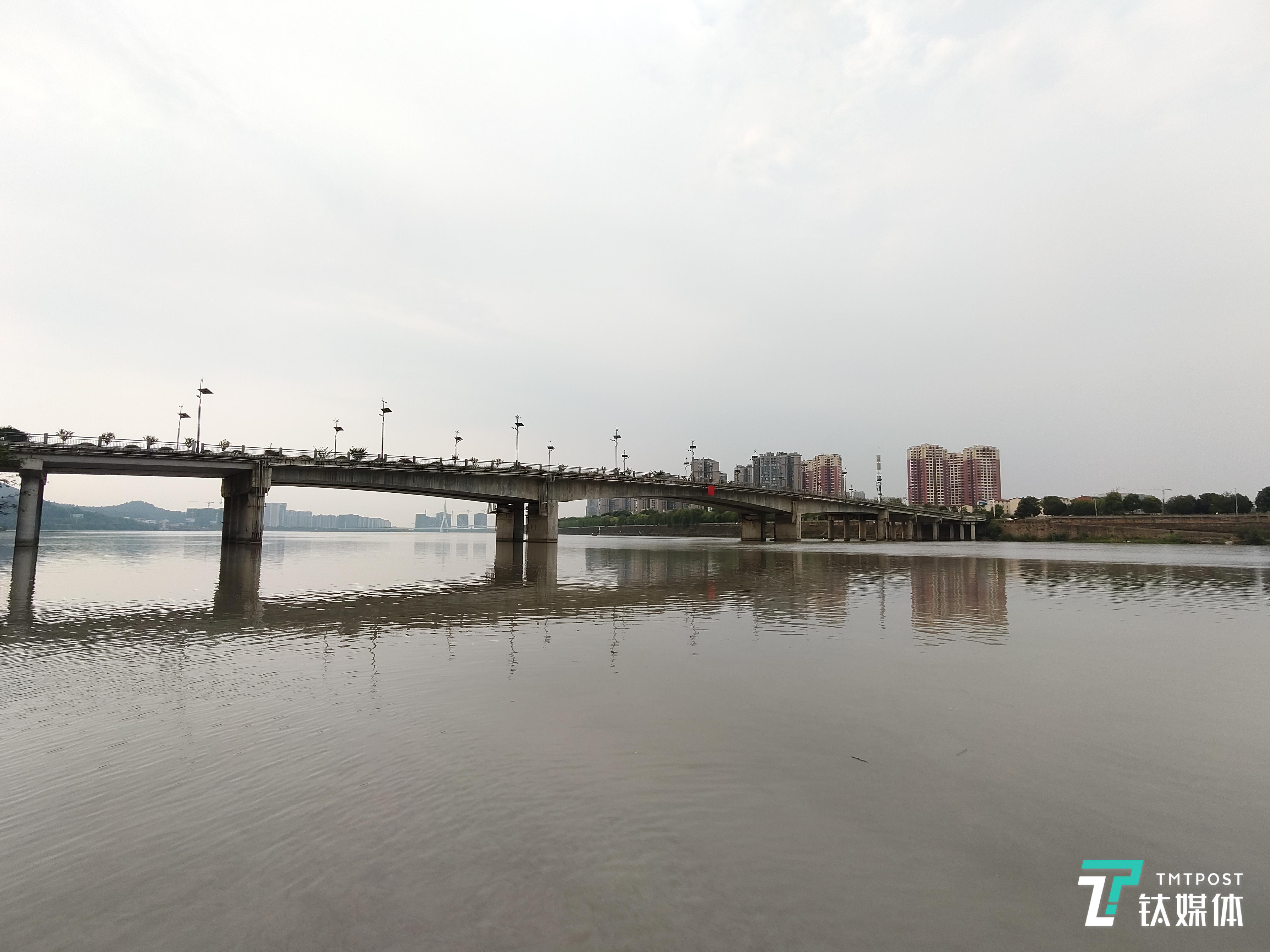 努比亚z20手机评测,努比亚z20和vivo双屏手机谁更好