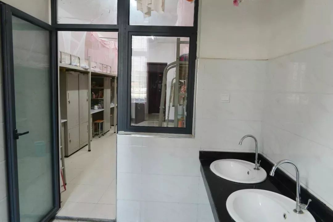 高校宿舍楼一个多少钱,河南各大学宿舍住宿条件怎么样