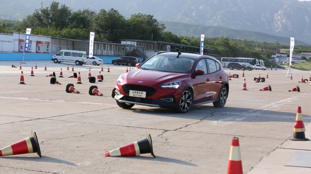 福克斯四缸active,福克斯出四缸