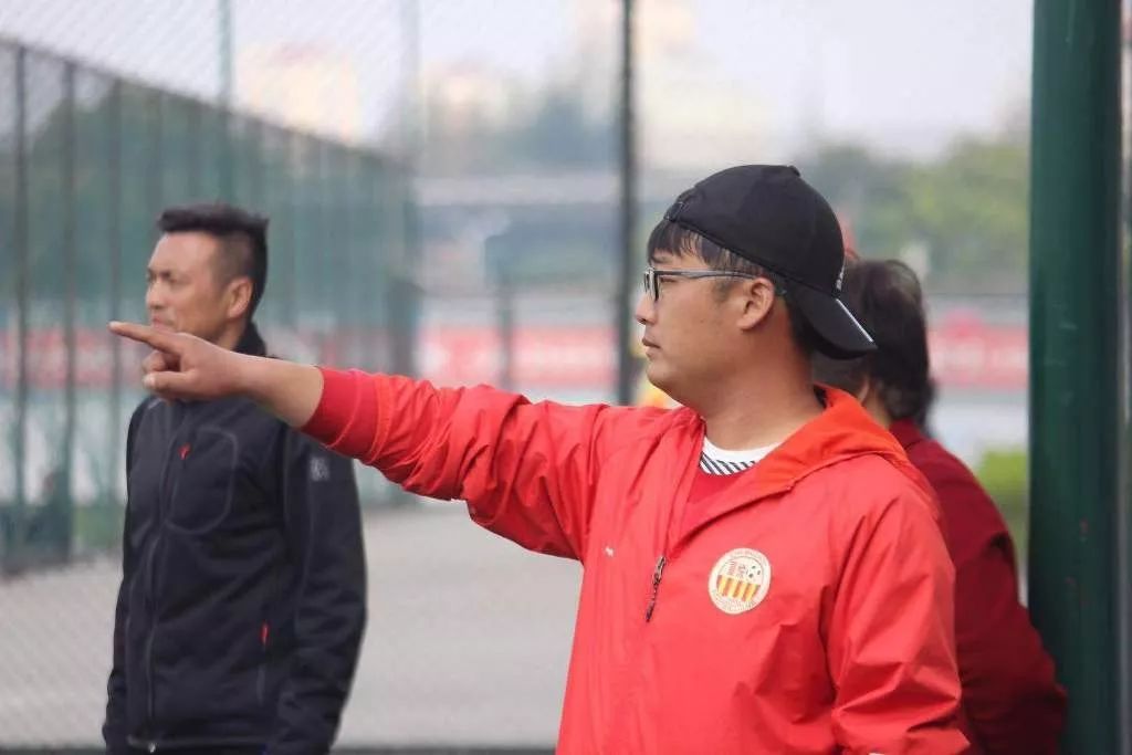 常经开“穆里尼奥”，校园足球点燃学子们的绿茵梦！