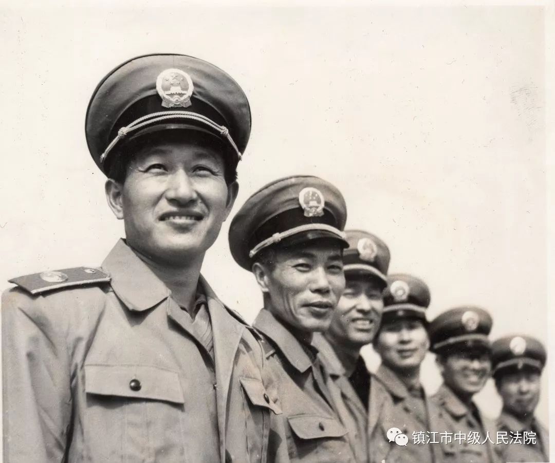 【壮丽70年奋斗新时代】制服不断在变惟有公正司法初心未改