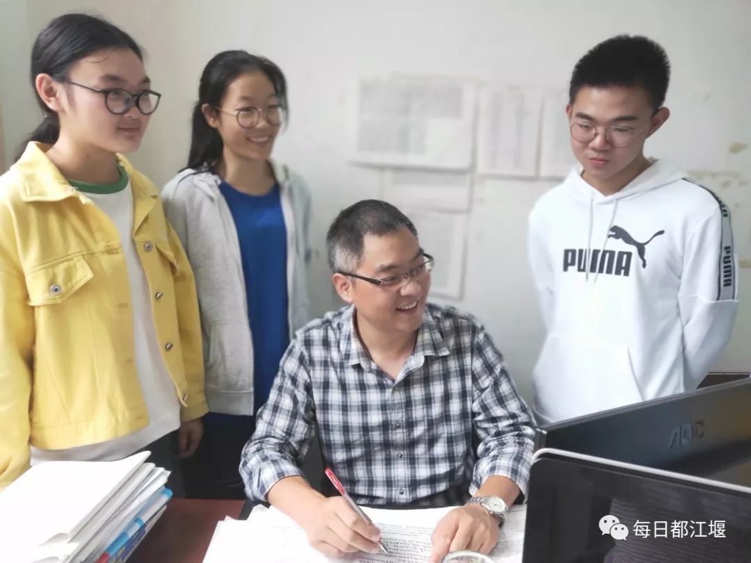 成都优秀教师名单公布,祝贺受表彰的优秀教师