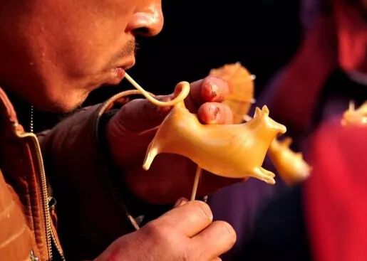 你吃的硬糖都是玻璃，所以能做成迷惑科学家400年的超硬玩具|科学DIY