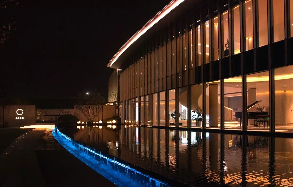 武汉，为何一鸣惊人？