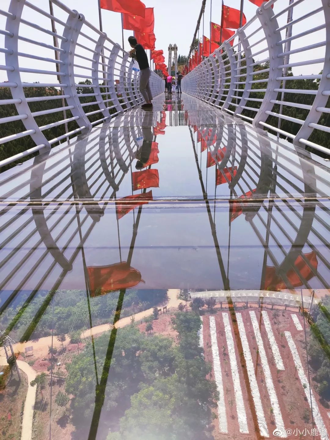 成都周边最好的玻璃栈道的景区,成都附近哪个景区有玻璃栈道