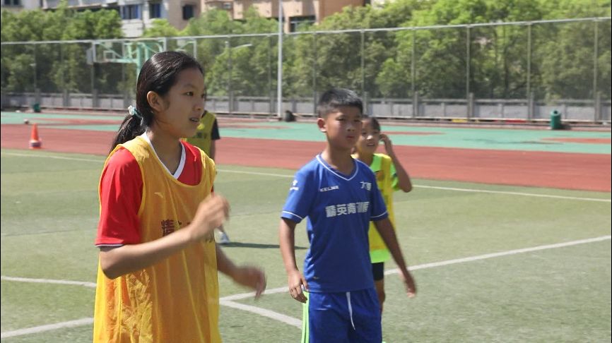 9岁进入省队,9岁入选国家乒乓球少年队