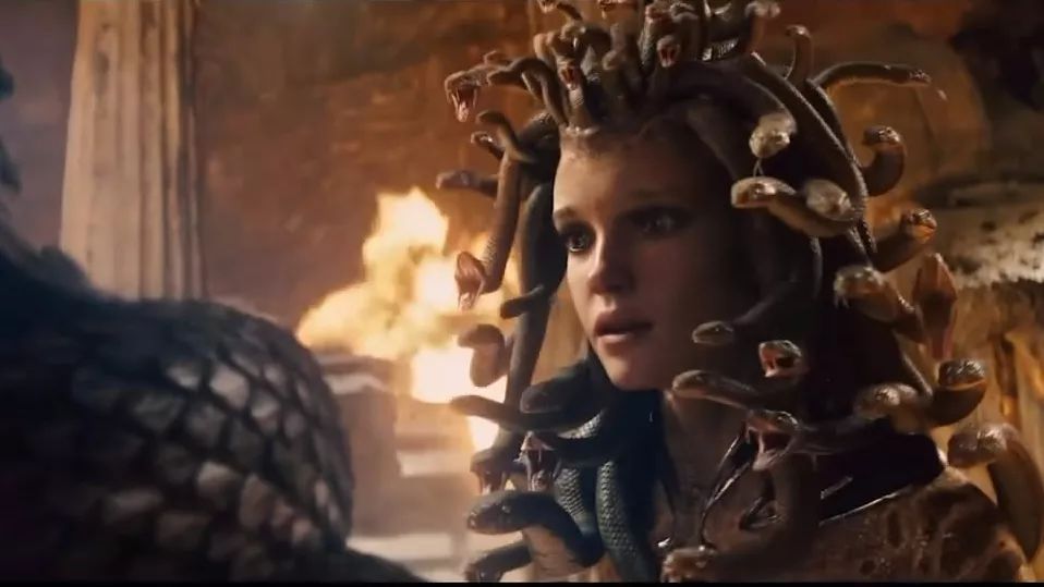 危险、欲望和诱惑：动漫中的蛇系男女