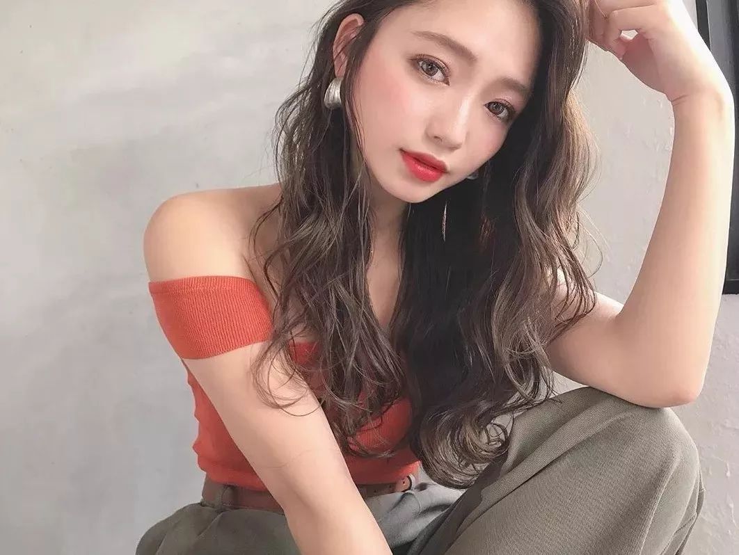 四款专属秋冬的慵懒发型,秋冬新款慵懒风宽松温柔