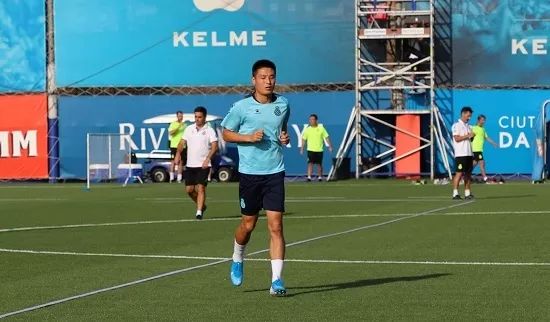 西班牙人评价武磊视频,西班牙人采访武磊