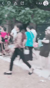 买月饼排队,一年一度买月饼排队开始了