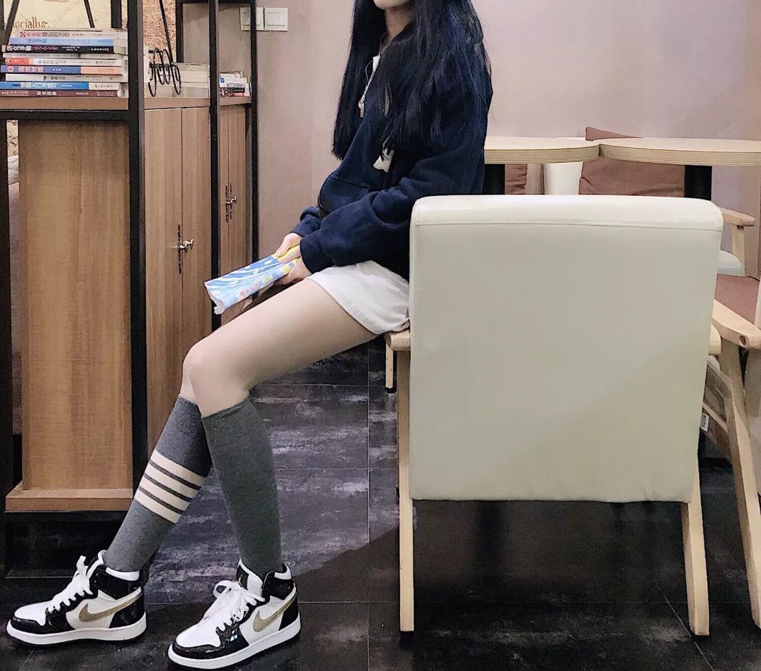 8孔aj1和九孔aj的区别,ajmid穿七孔与八孔哪个好看