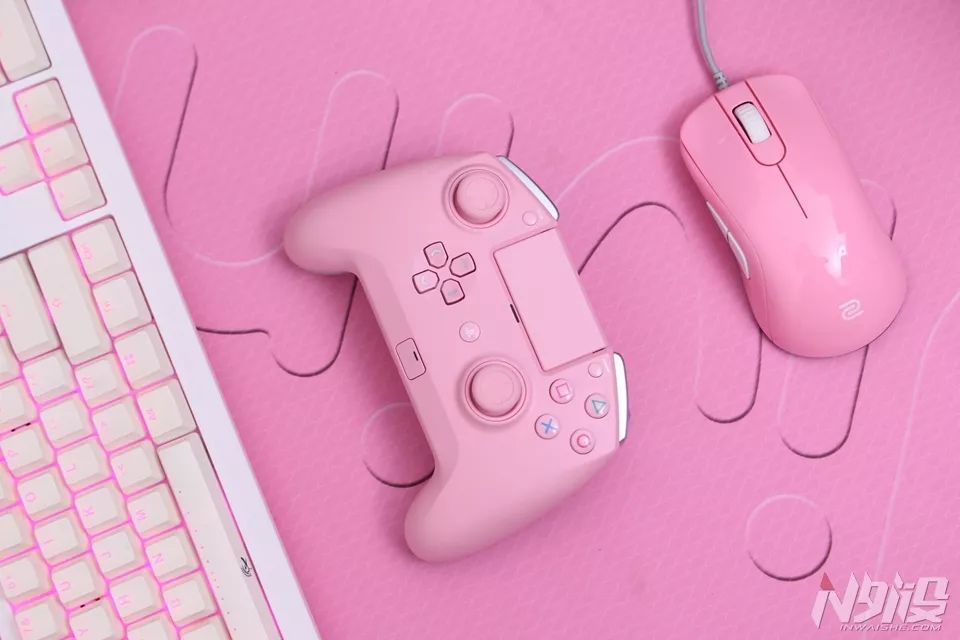 雷蛇razer游戏手柄测评,razer雷蛇飓兽竞技版ps4手柄