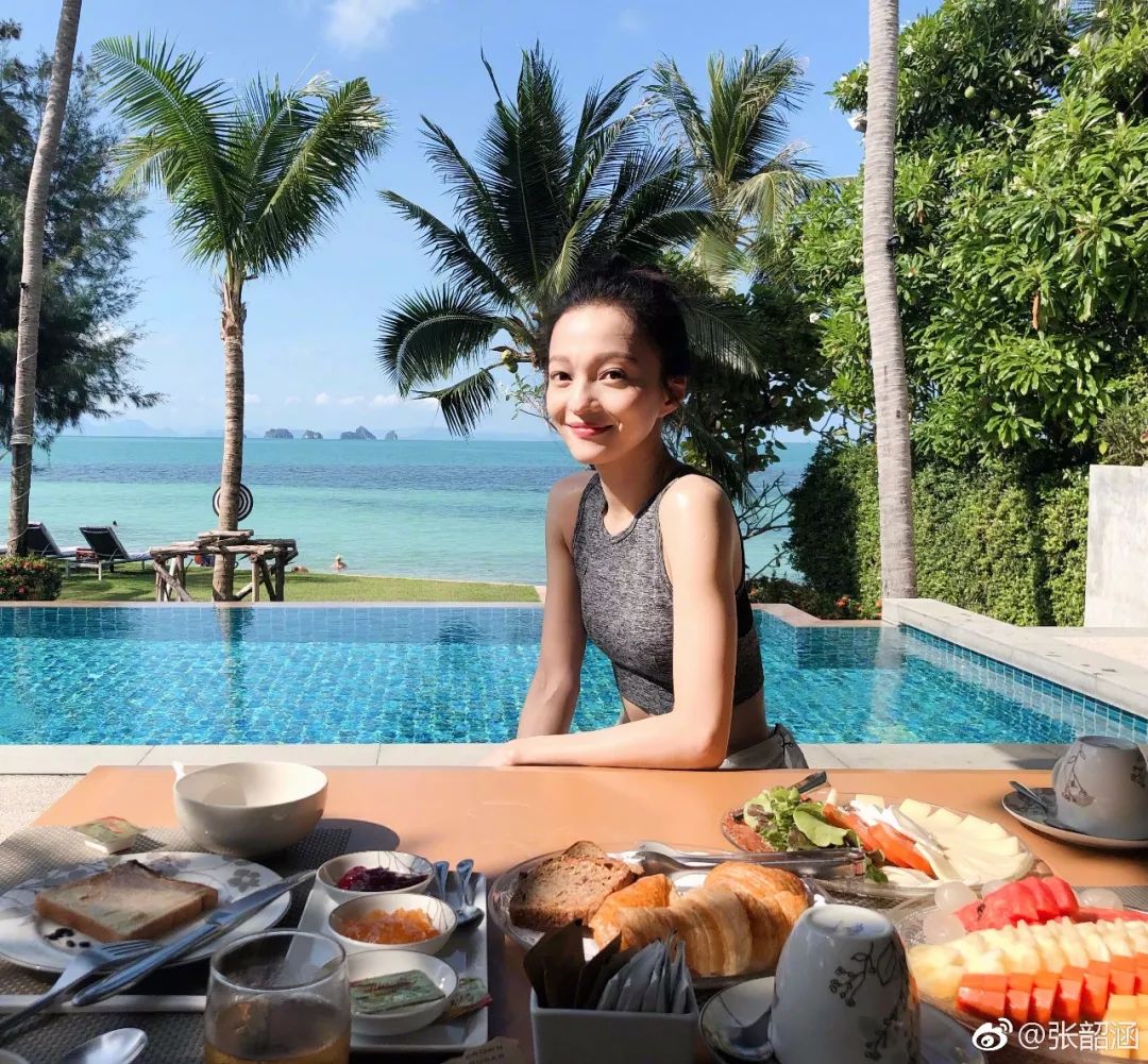 “过气”十年，凭什么她发个问号也能上热搜？