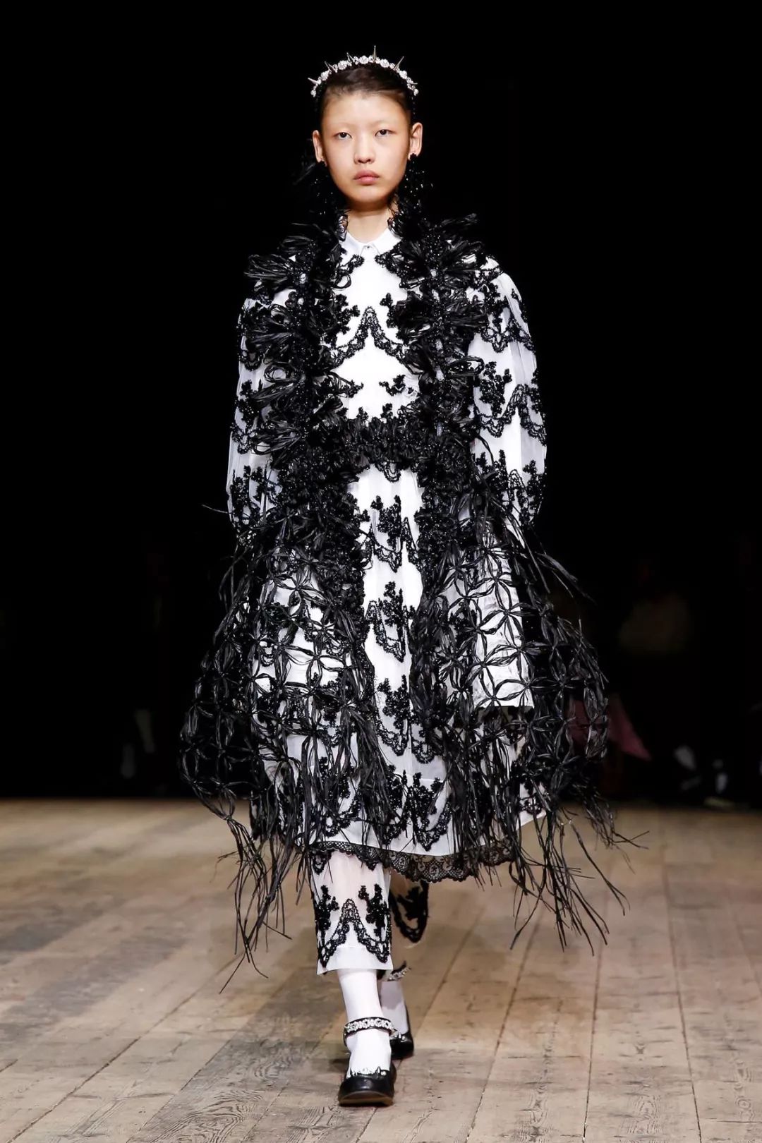 丝绸吊带长裙巴黎时装周,simonerocha泡泡裙