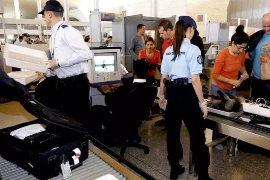 全国忘带身份证怎么坐飞机,机场忘带身份证怎么上飞机