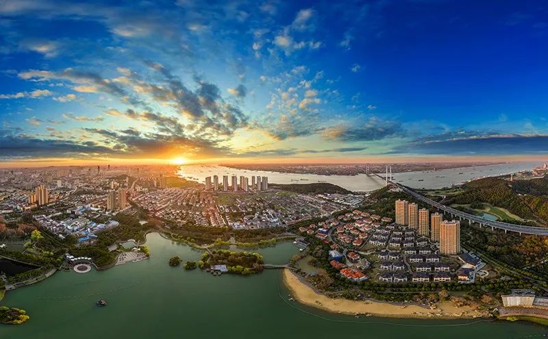 “双面”江阴，“中国制造业第一县”的进与退