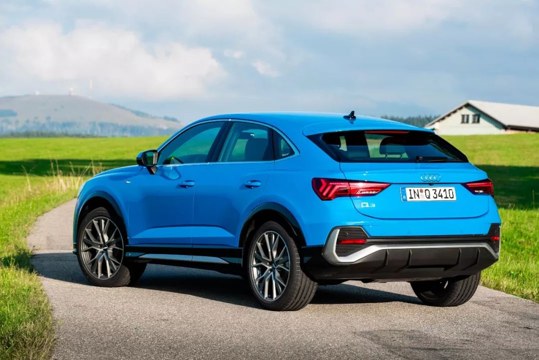 奥迪q32022款35tfsi时尚动感型,奥迪q3sportback落地价