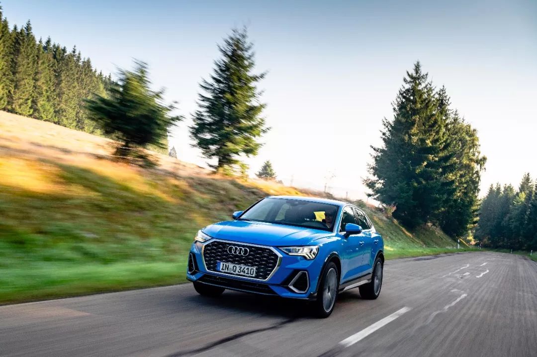 奥迪q32022款35tfsi时尚动感型,奥迪q3sportback落地价