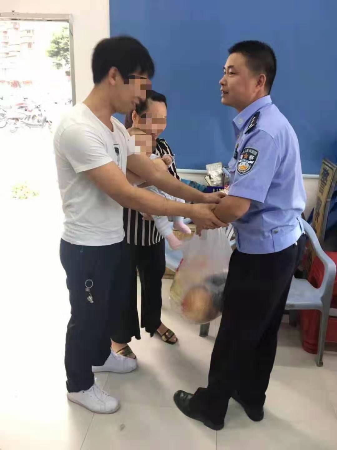 婴儿突发痉挛,小鸡崽突然抽搐翻滚然后死亡