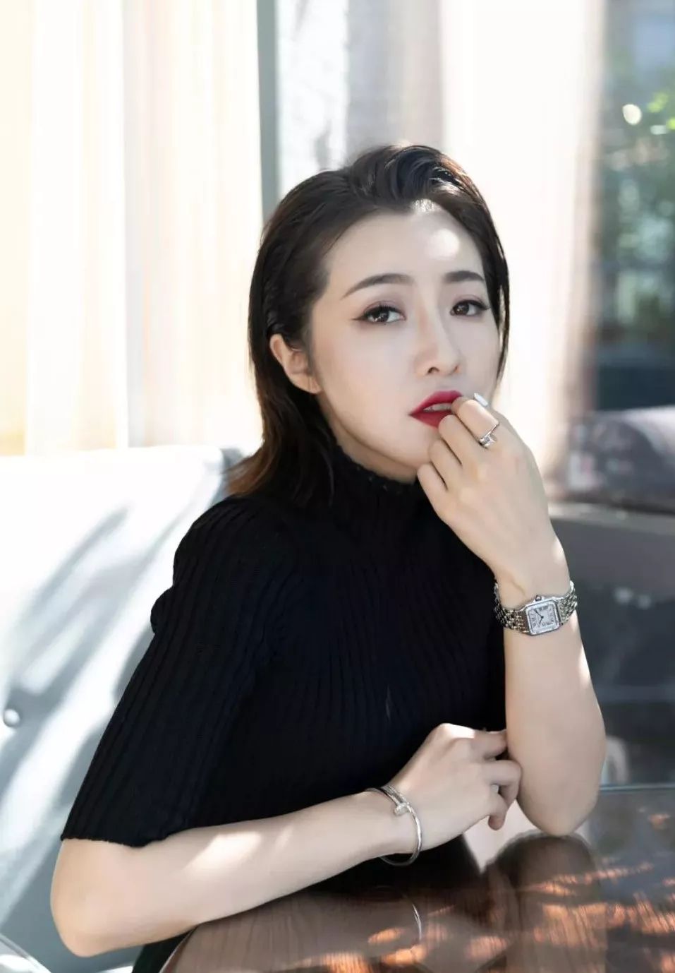 戴手表什么样的女人最漂亮,戴什么手表的女人最有气质