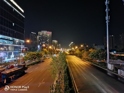 谁才是千元之内的拍照王者荣耀Play3VSRedmiNote8