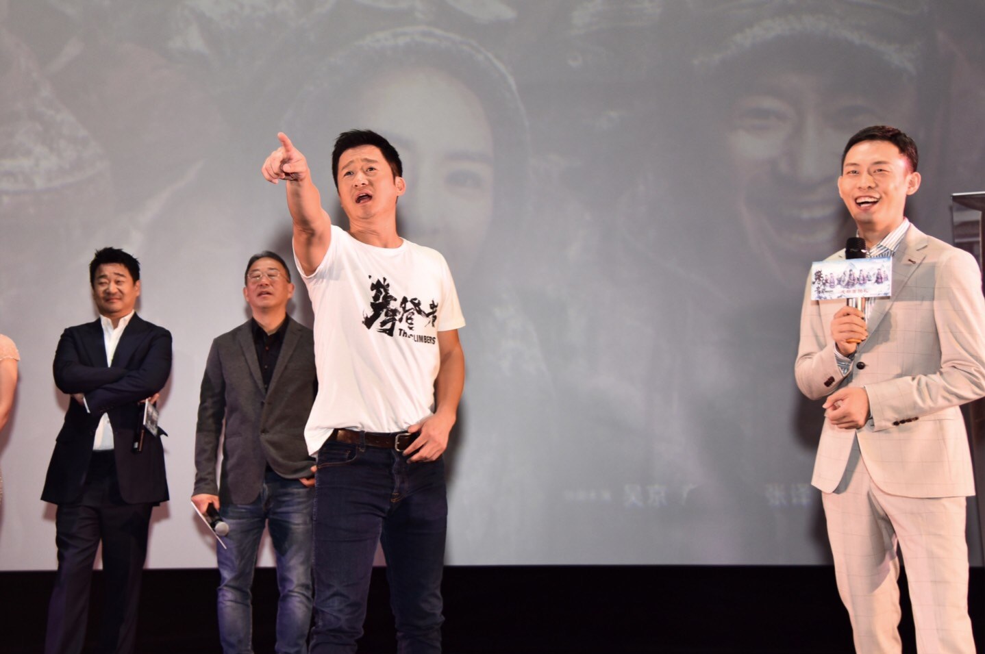 张译吴京胡歌攀登者首映礼,攀登者吴京张译登第二阶梯片段