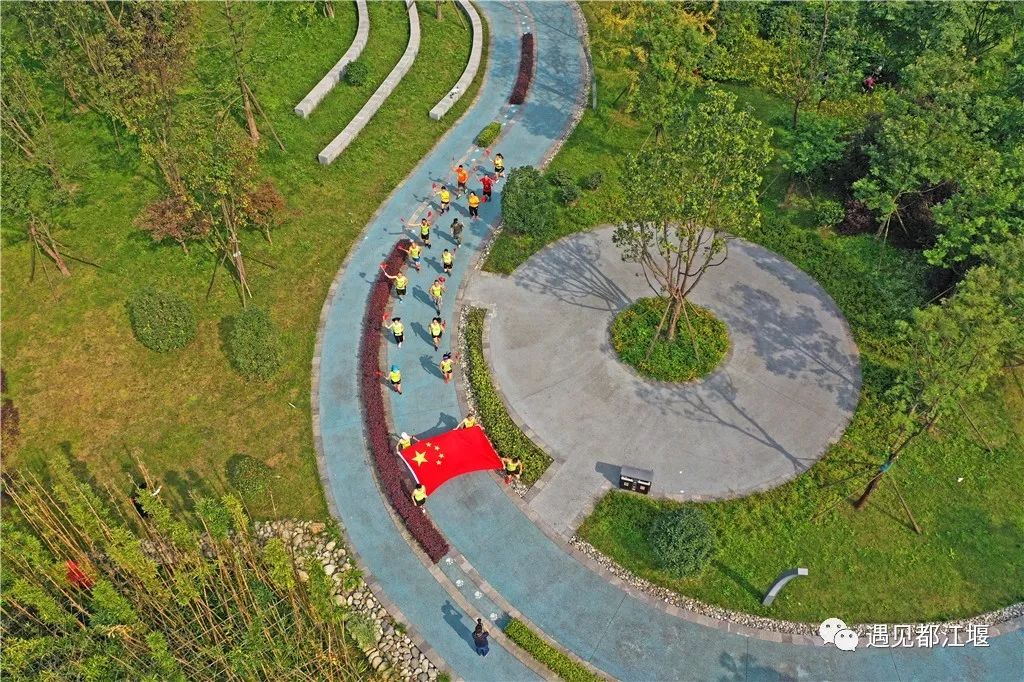 和五星红旗合影九宫格,与五星红旗合影