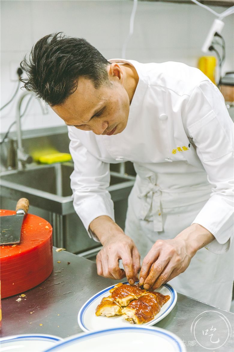 做了40年茶餐厅的兄弟俩，在人广又开了家「宝藏茶冰室」，刚开就爆了