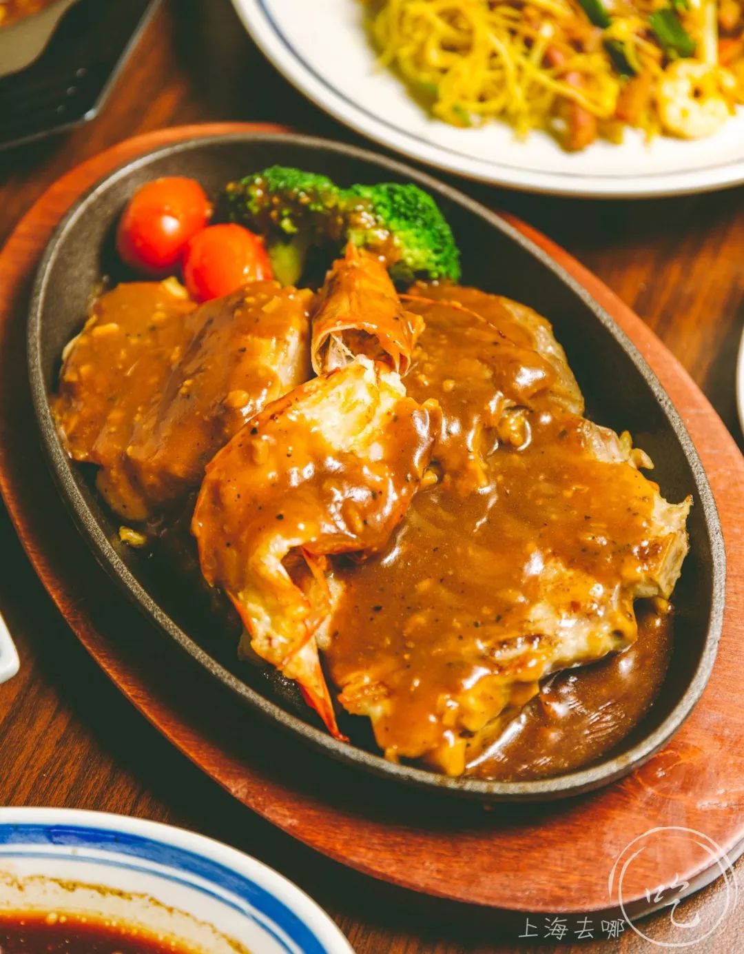 做了40年茶餐厅的兄弟俩，在人广又开了家「宝藏茶冰室」，刚开就爆了