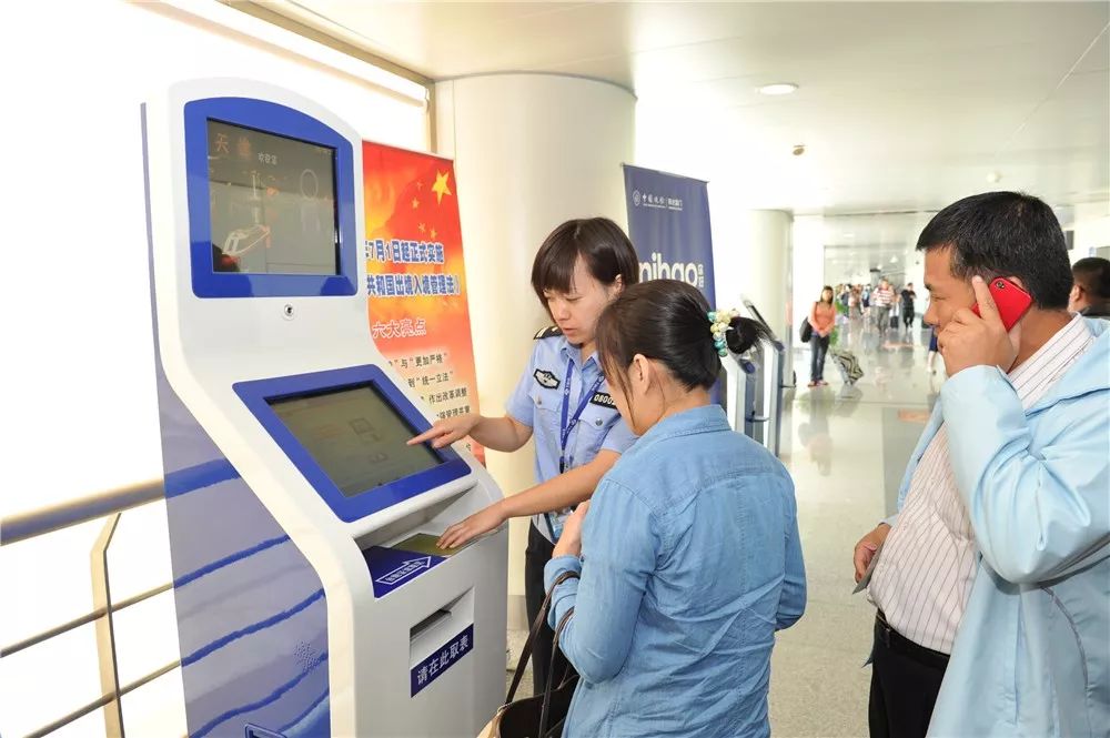 特稿｜5000次到140万次，护照年均受理量变化里的故事