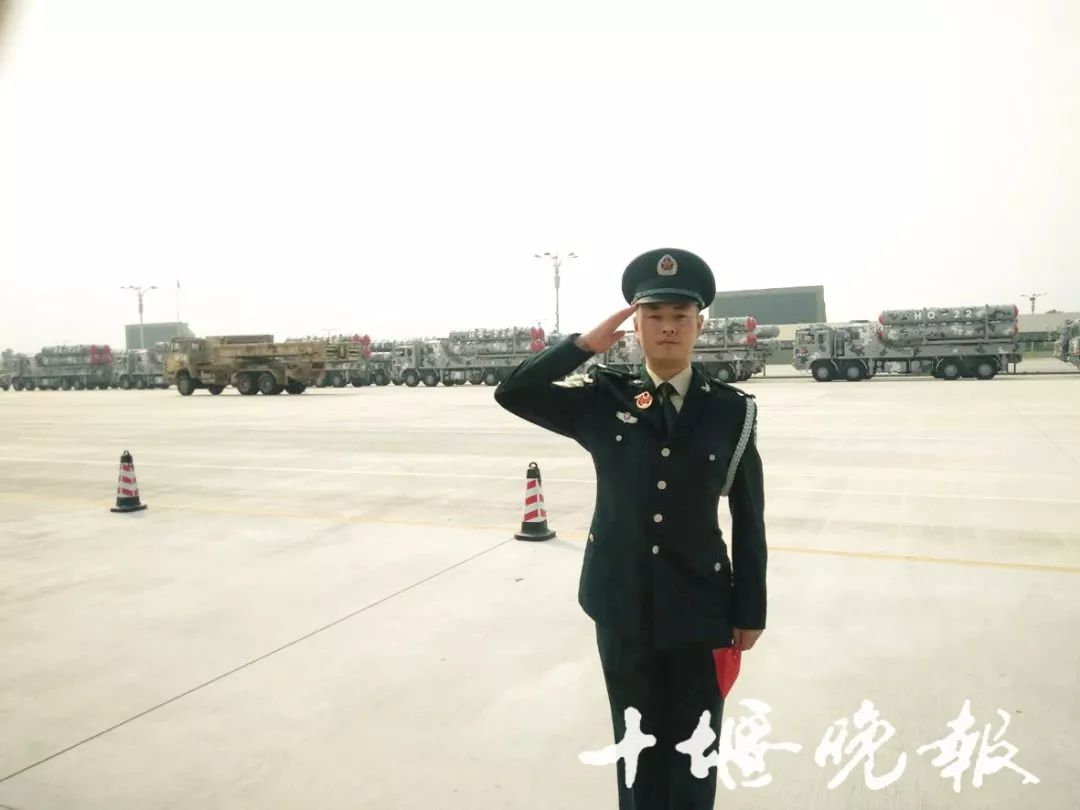 果然最帅的人都上交国家了,果然帅气的小哥哥都上交给国家了