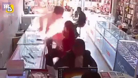 琚縿缃楁柉鐐告鐨勫皬濂冲,淇勭綏鏂コ瀛╄鐐稿脊鐐告