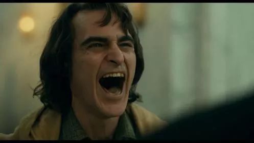 它因为尺度太大，被美国人*制抵**上映……