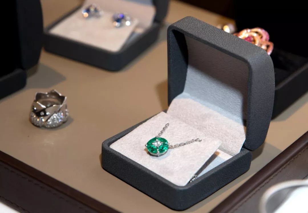 准备出国旅游哪些东西不能带,出国旅游10天需要带的东西