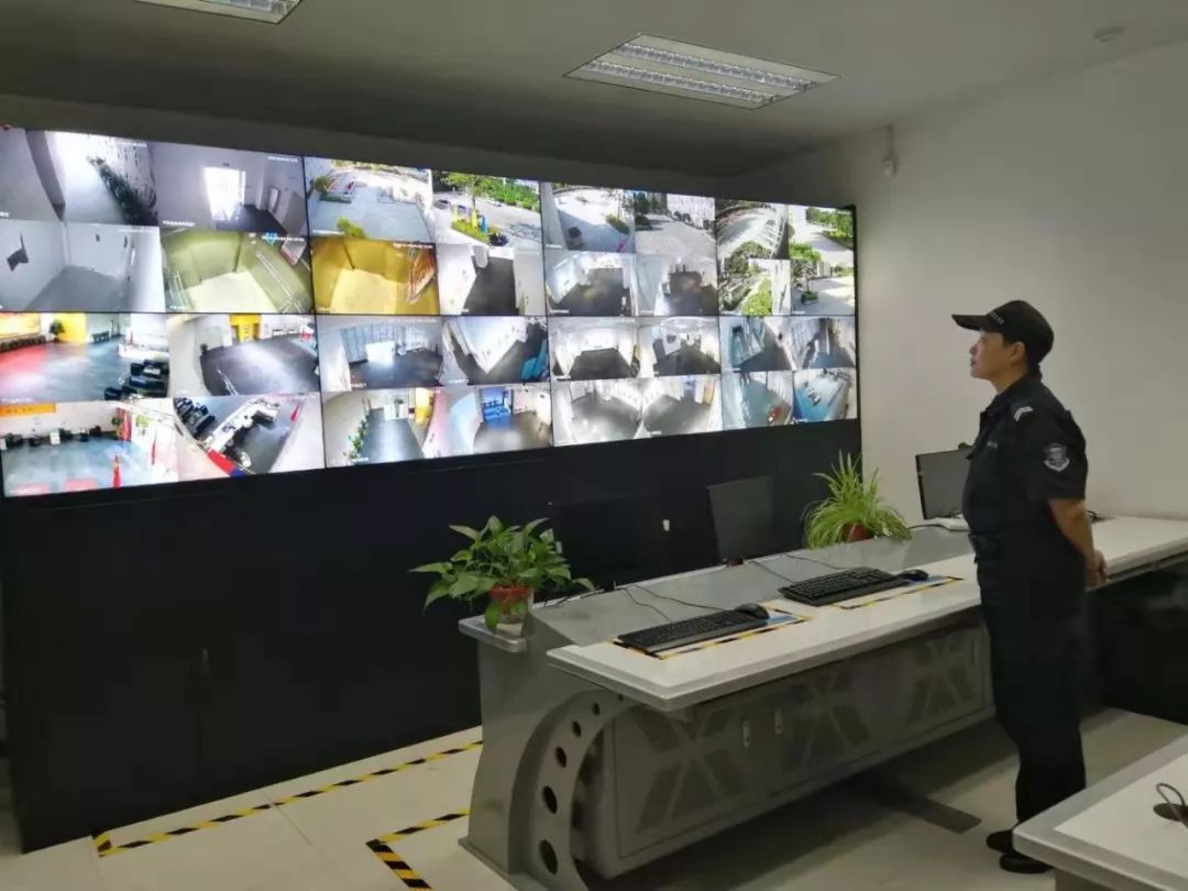 假日中一道靓丽的风景,假日里那个忙碌的身影