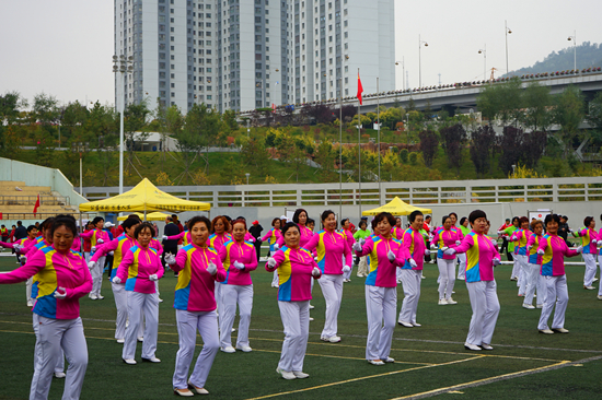 全国500余名银发健将挥杆西宁夕阳红闪耀门球嘉年华