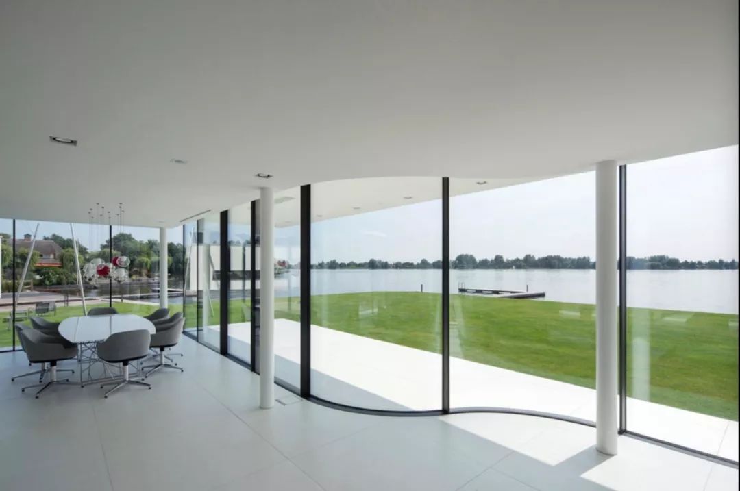 济公登《男人装》“俏杀”杨幂；香奈儿给“老干妈”提鞋？“DNA”螺旋造房...「设计烩报235期」