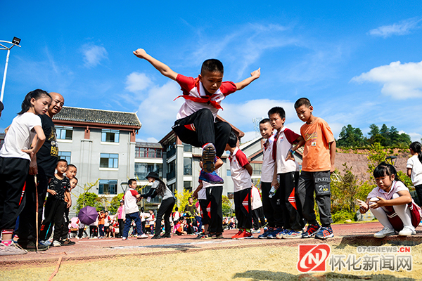 通道礼雅小学：举行第三届秋季田径运动会