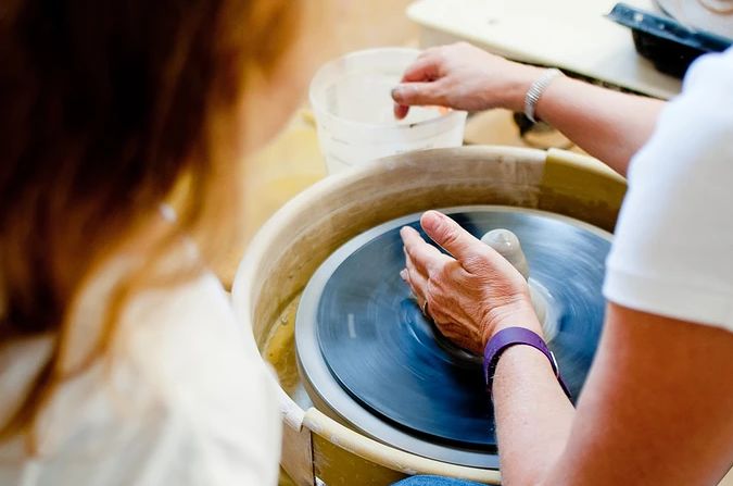 想让购物中心更具文艺气质？招陶艺馆是个不错的选择